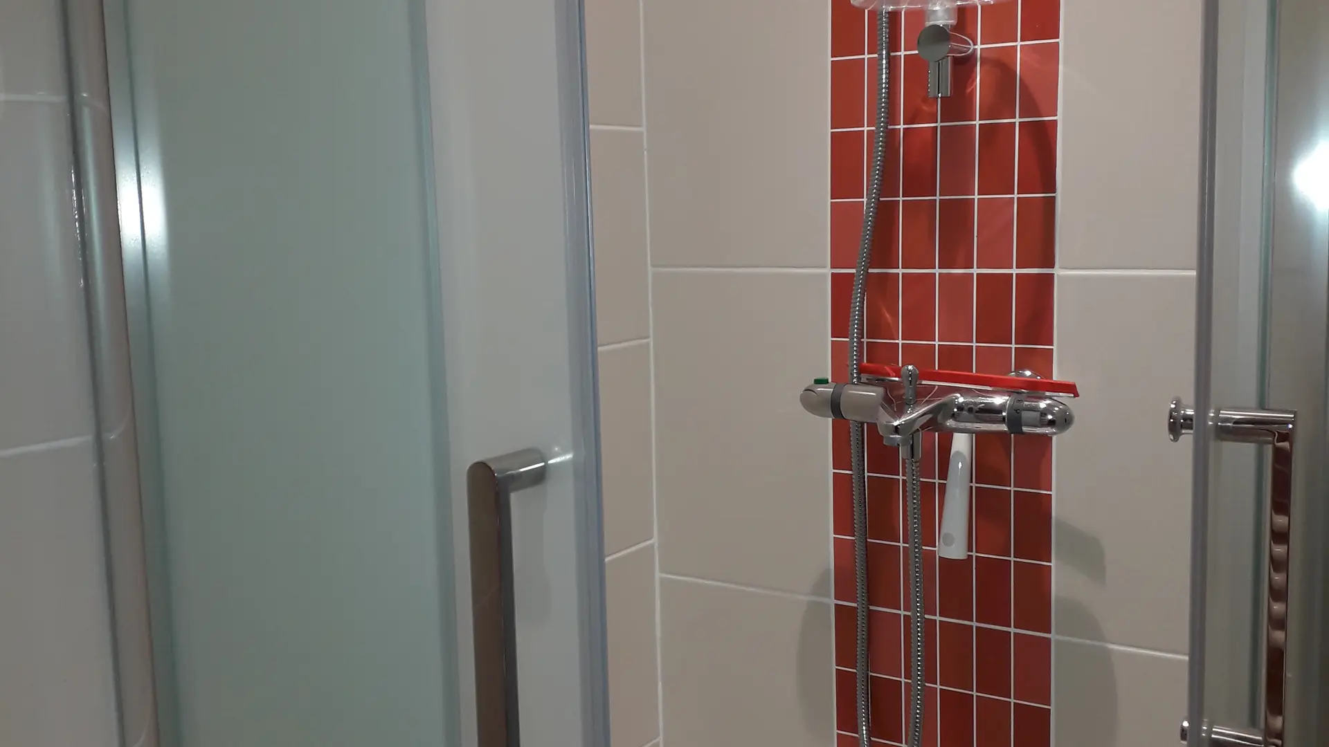 8_Atmosphère douce et cosy_salle-de-bain_Terrasse du soleil_ Font Romeu_changez d’altitude_20180725_215739