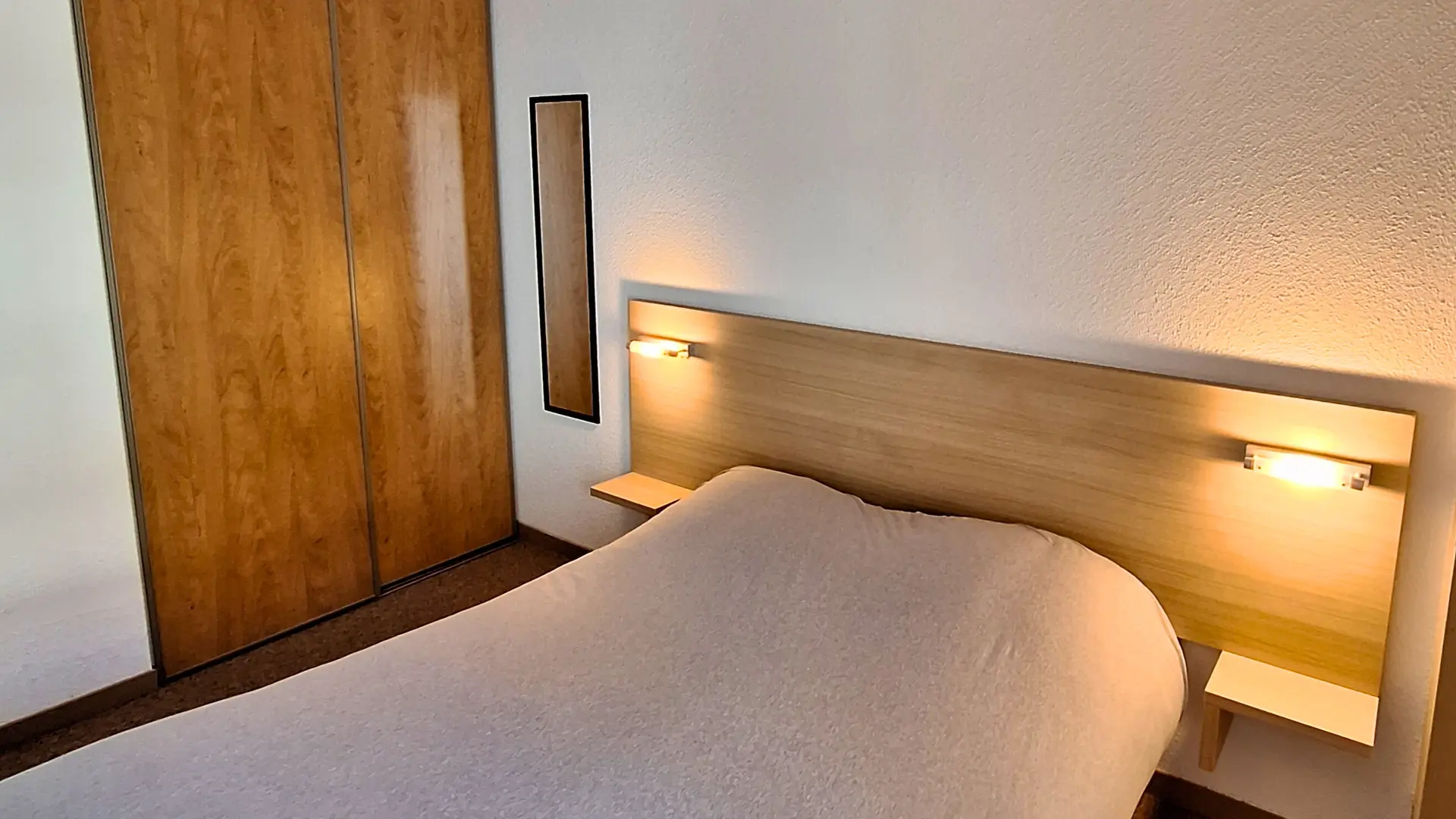 Chambre avec lit en 140 cm
