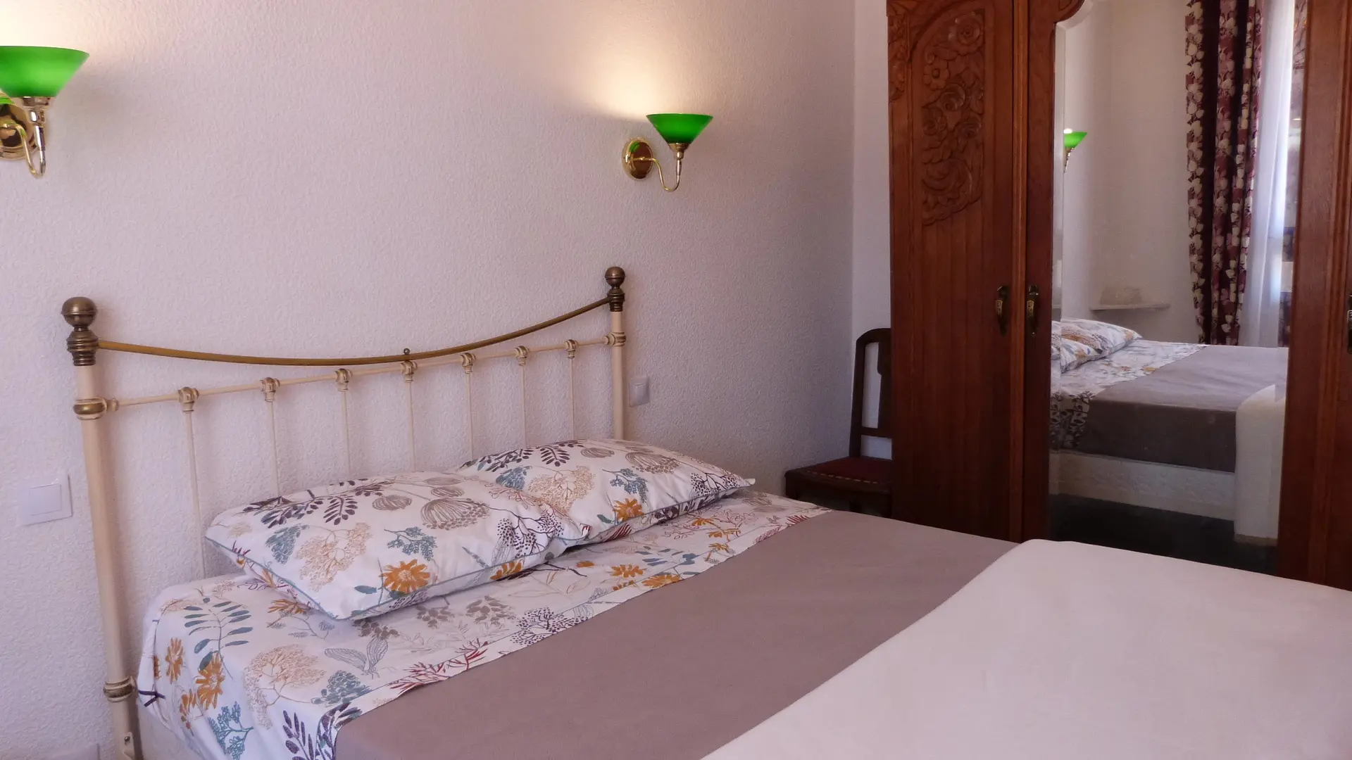 °  chambre coté façade lit en 140