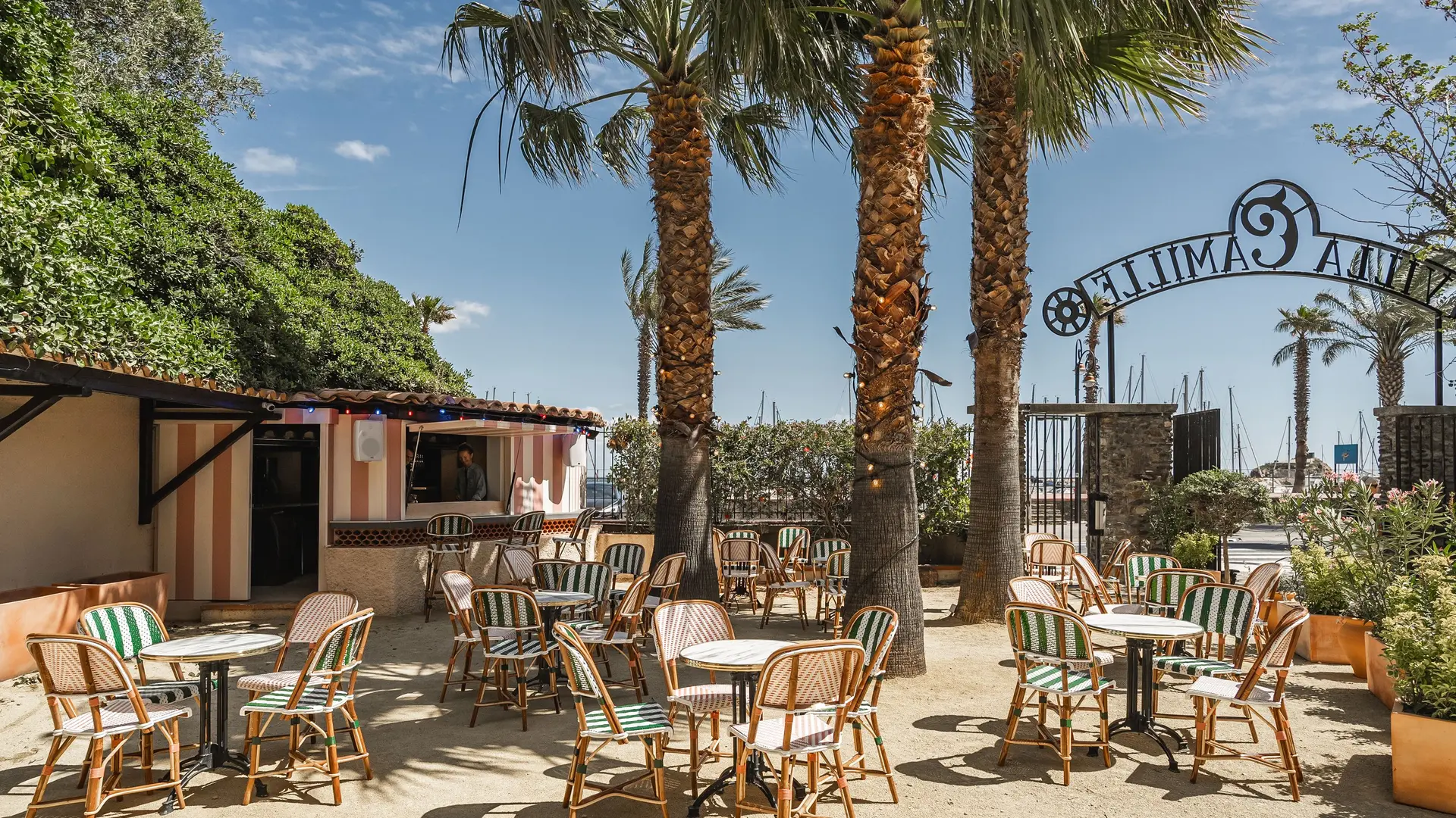 04.Villa Camille - Bar extérieur (1)