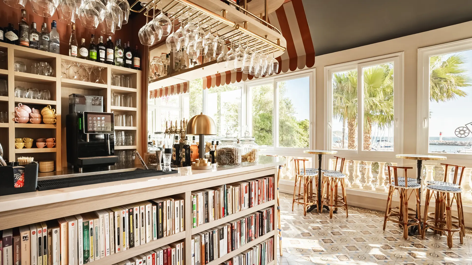 07.Villa Camille - Bar (1)