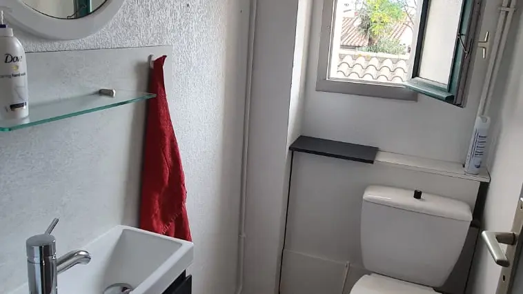 Cabinet toilette étage