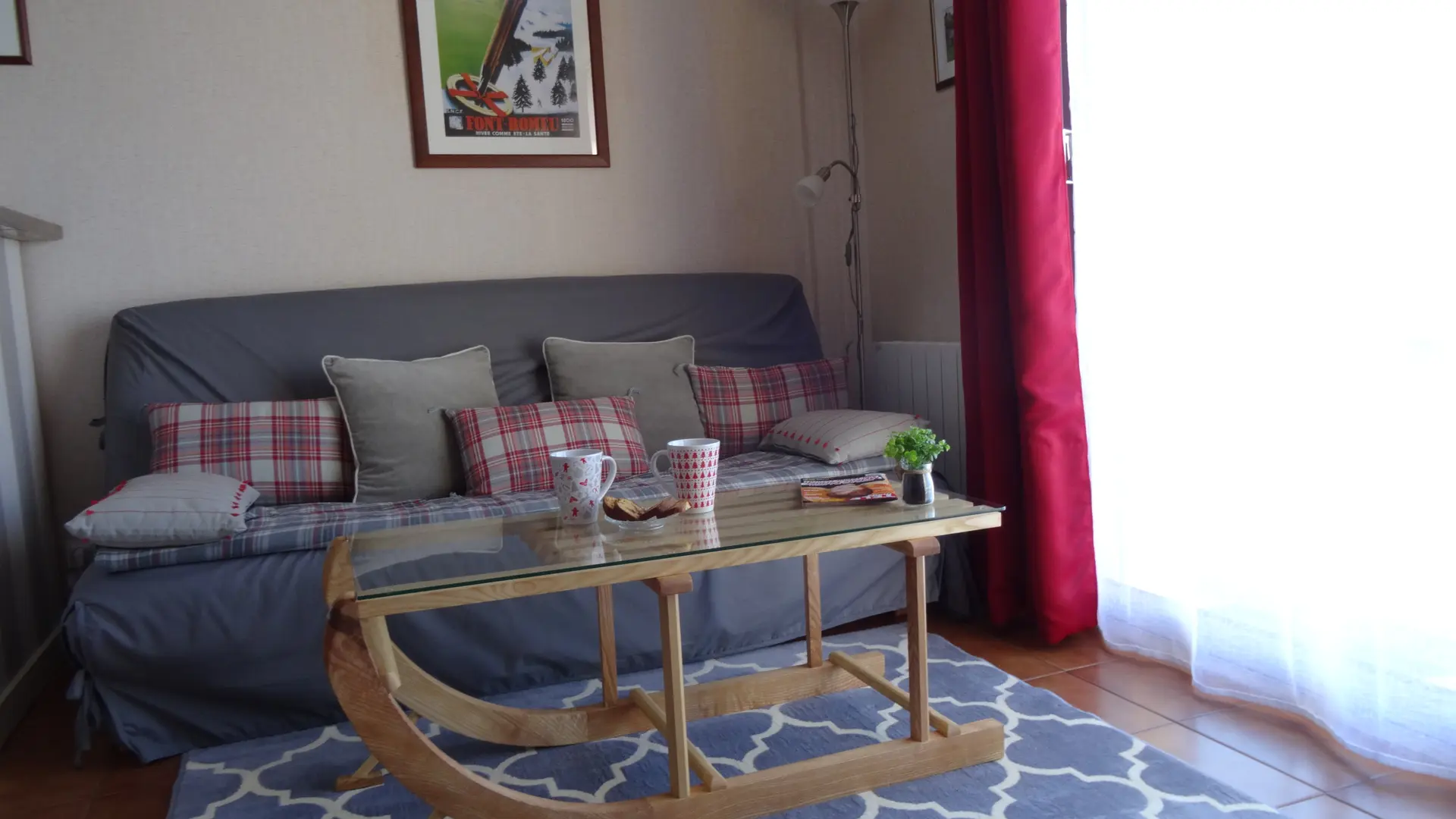 1-2_Repos au salon-luge_Terrasse du soleil_ Font Romeu_changez-d-altitude_DSC08156