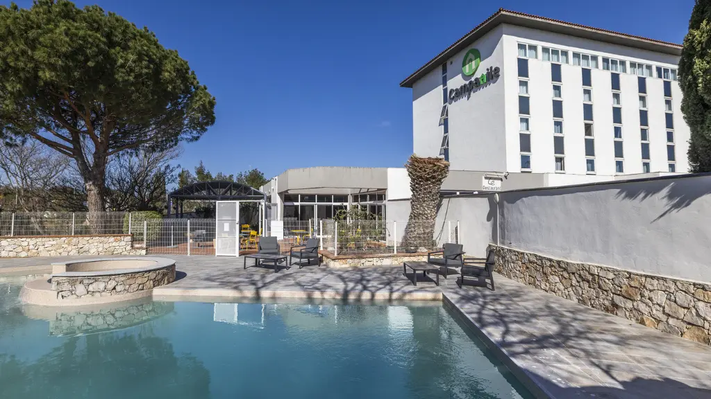 Rivesaltes_hotel Campanile_extérieur