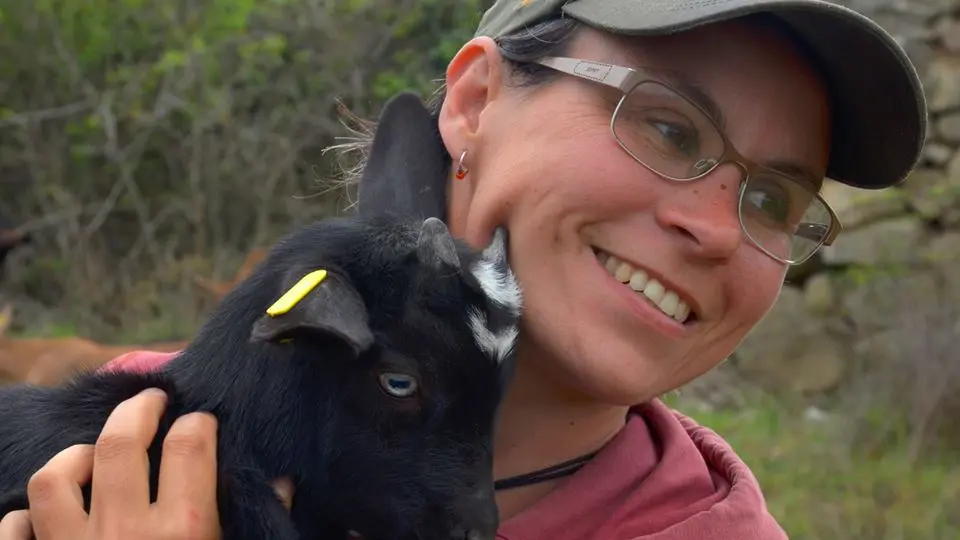 Éleveuse et sa chèvre