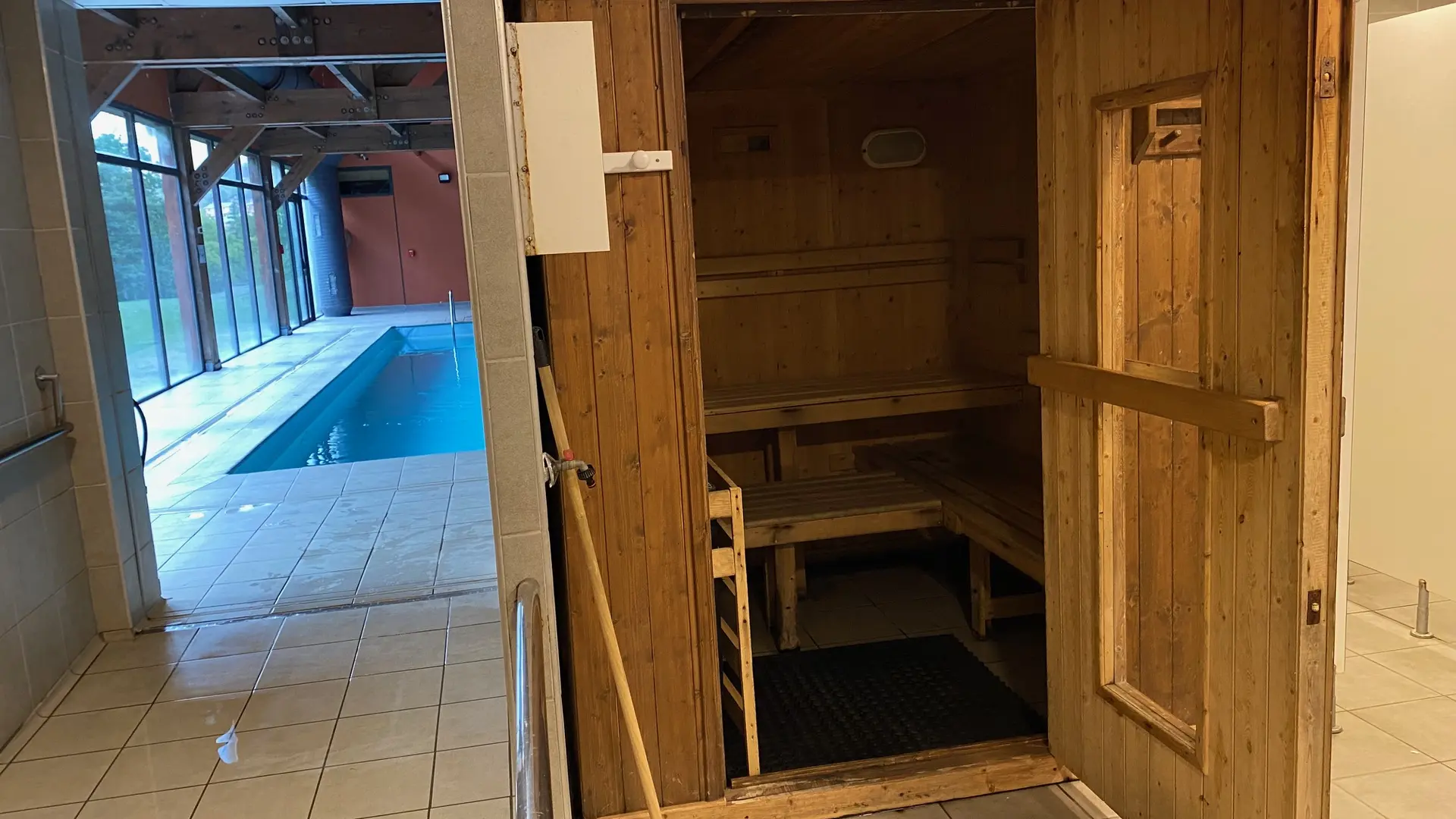11 Sauna et piscine