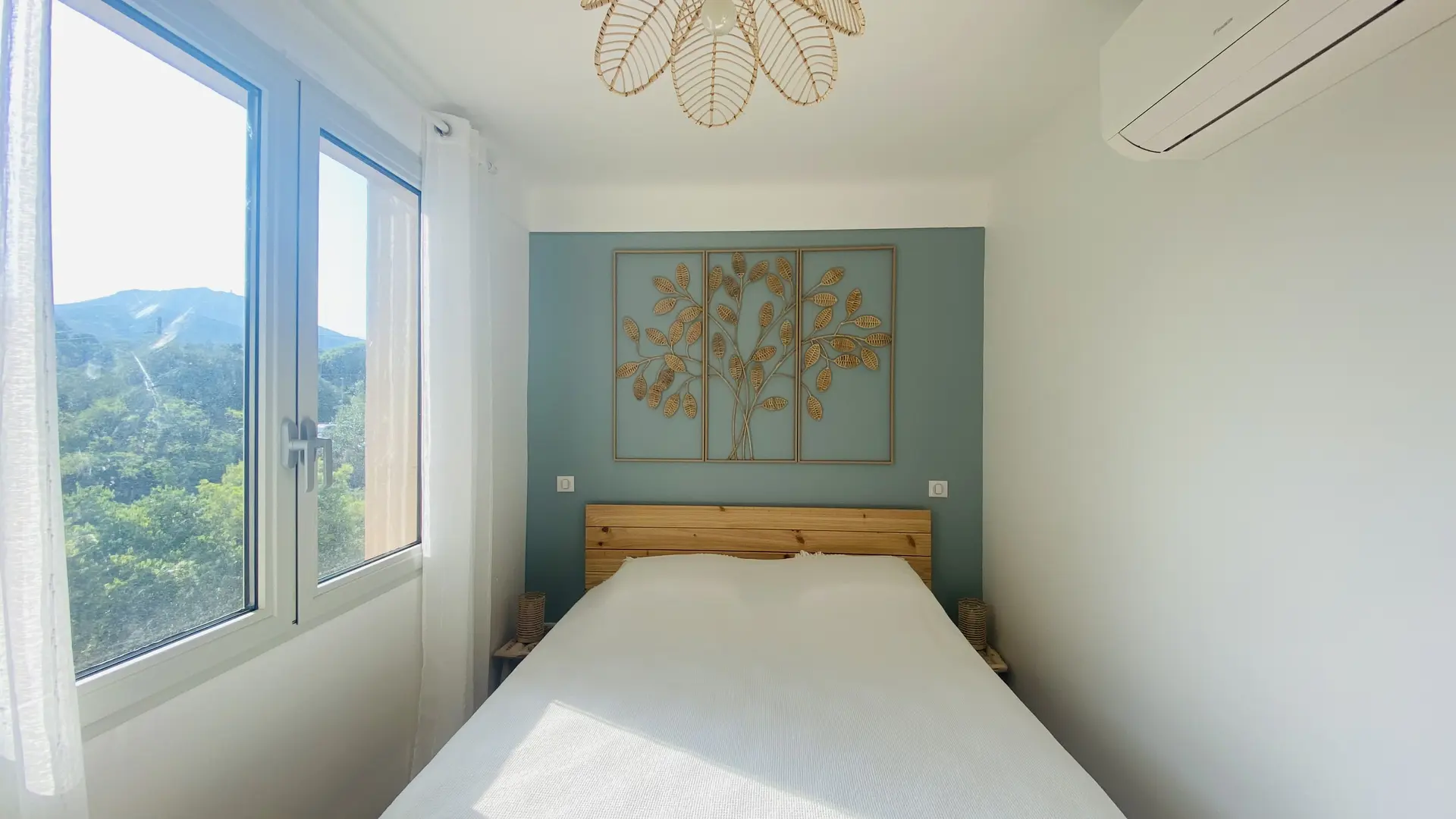 12. Chambre 1 au RDC vue montagne