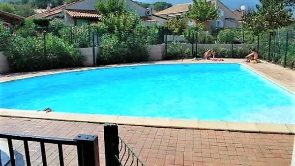 Piscine commune de la résidence