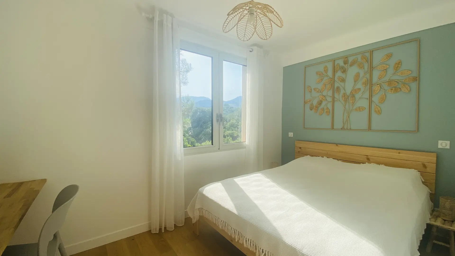 13. Chambre 1 au RDC vue montagne