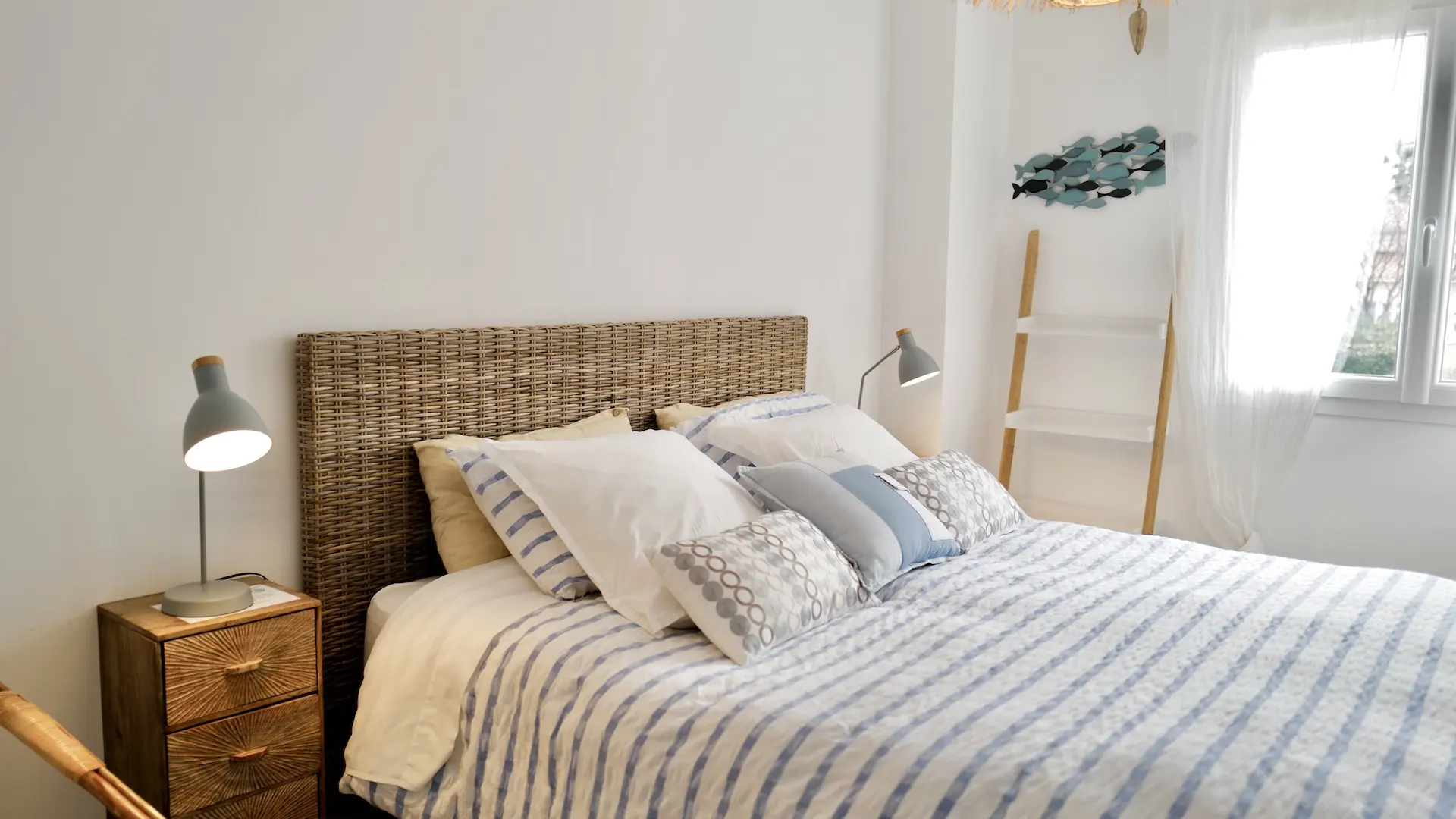 Chambre 3 vue vers fenêtre