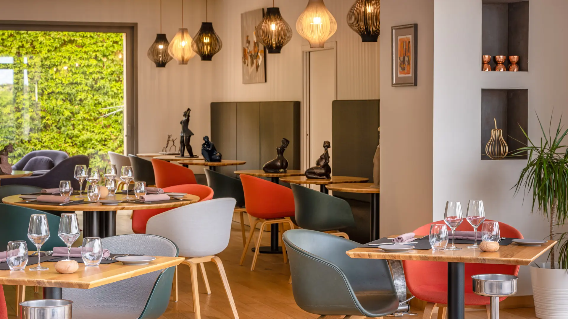 1909-02_42_diadao_lesjardinsducedre_restaurant_bd