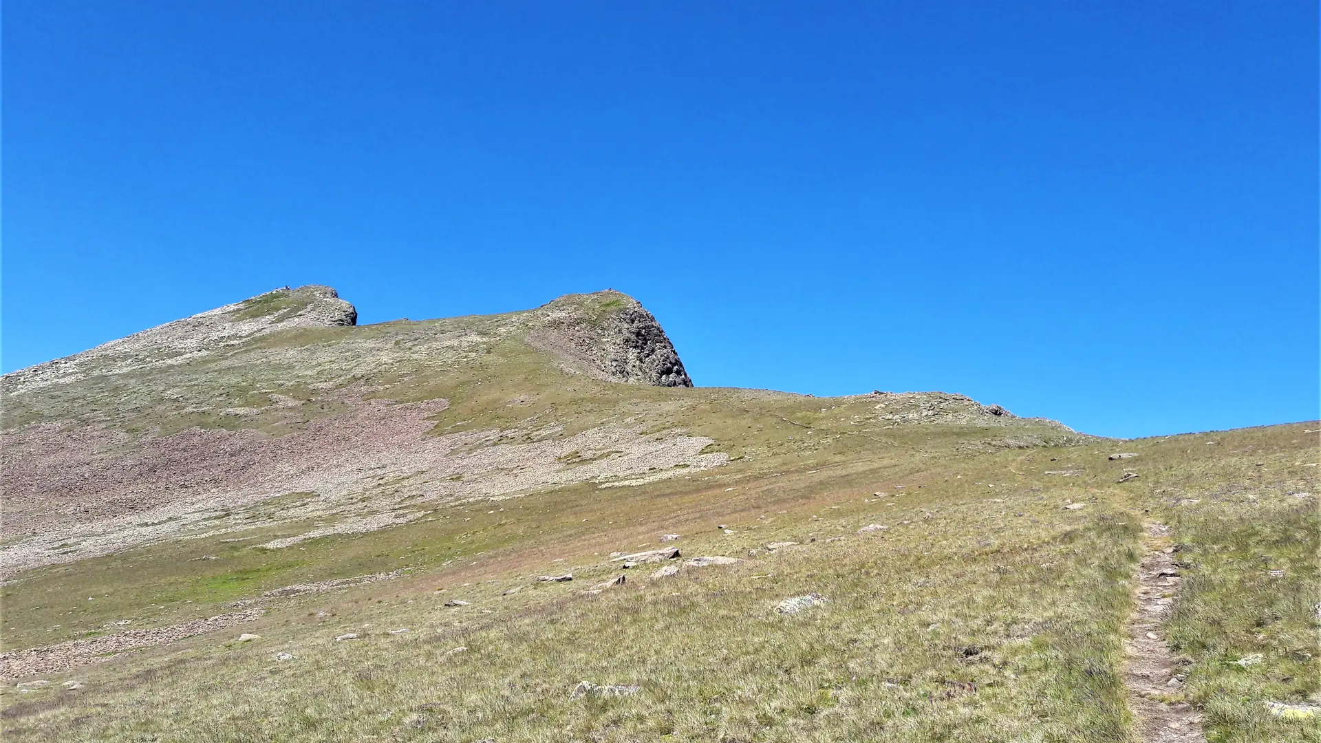 2 - Arrête sommitale