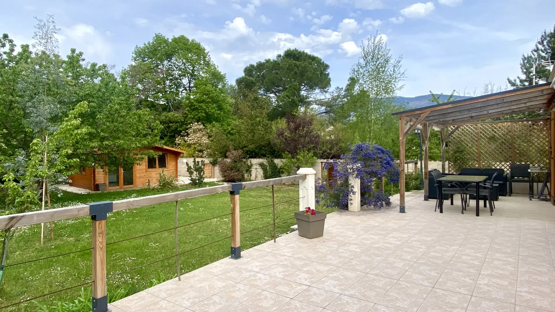 Terrasse et chalet