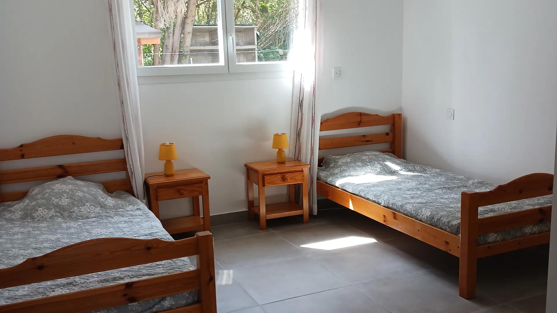 Chambre avec 2 lits en 90 cm