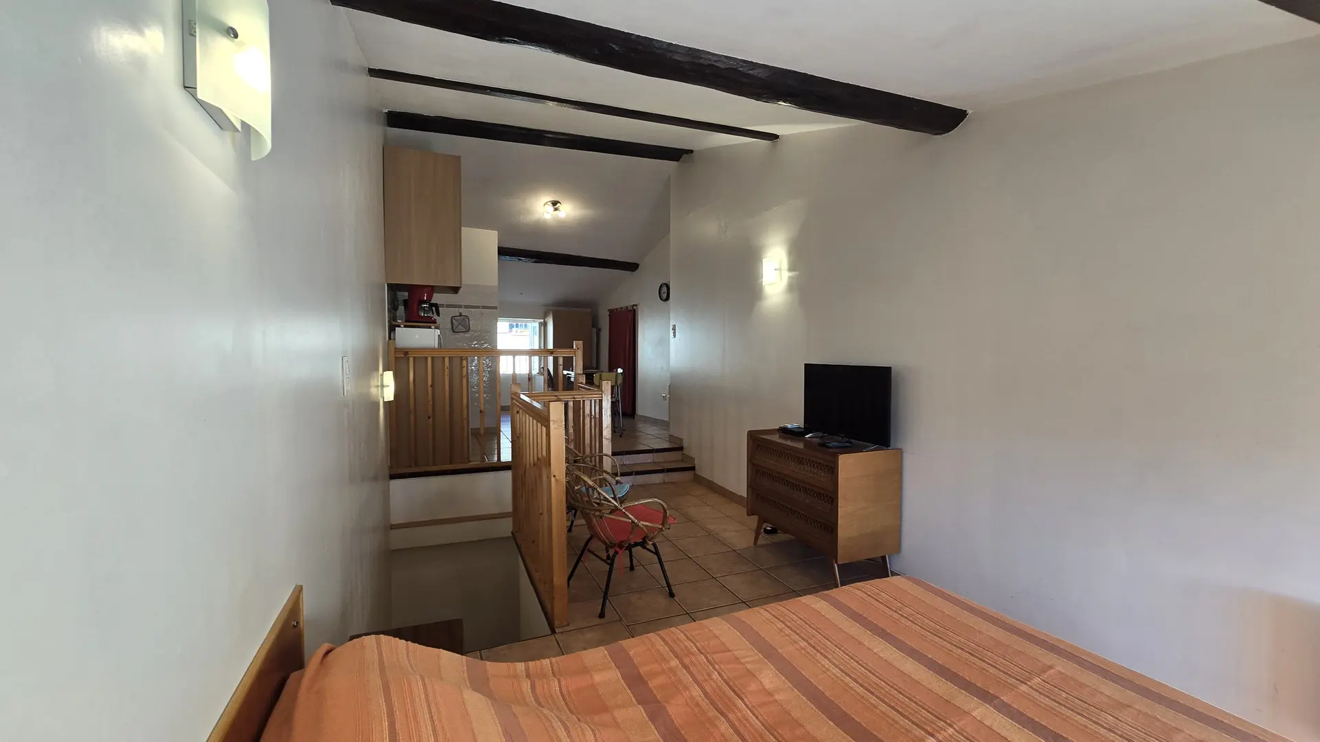 Coin nuit et coin cuisine