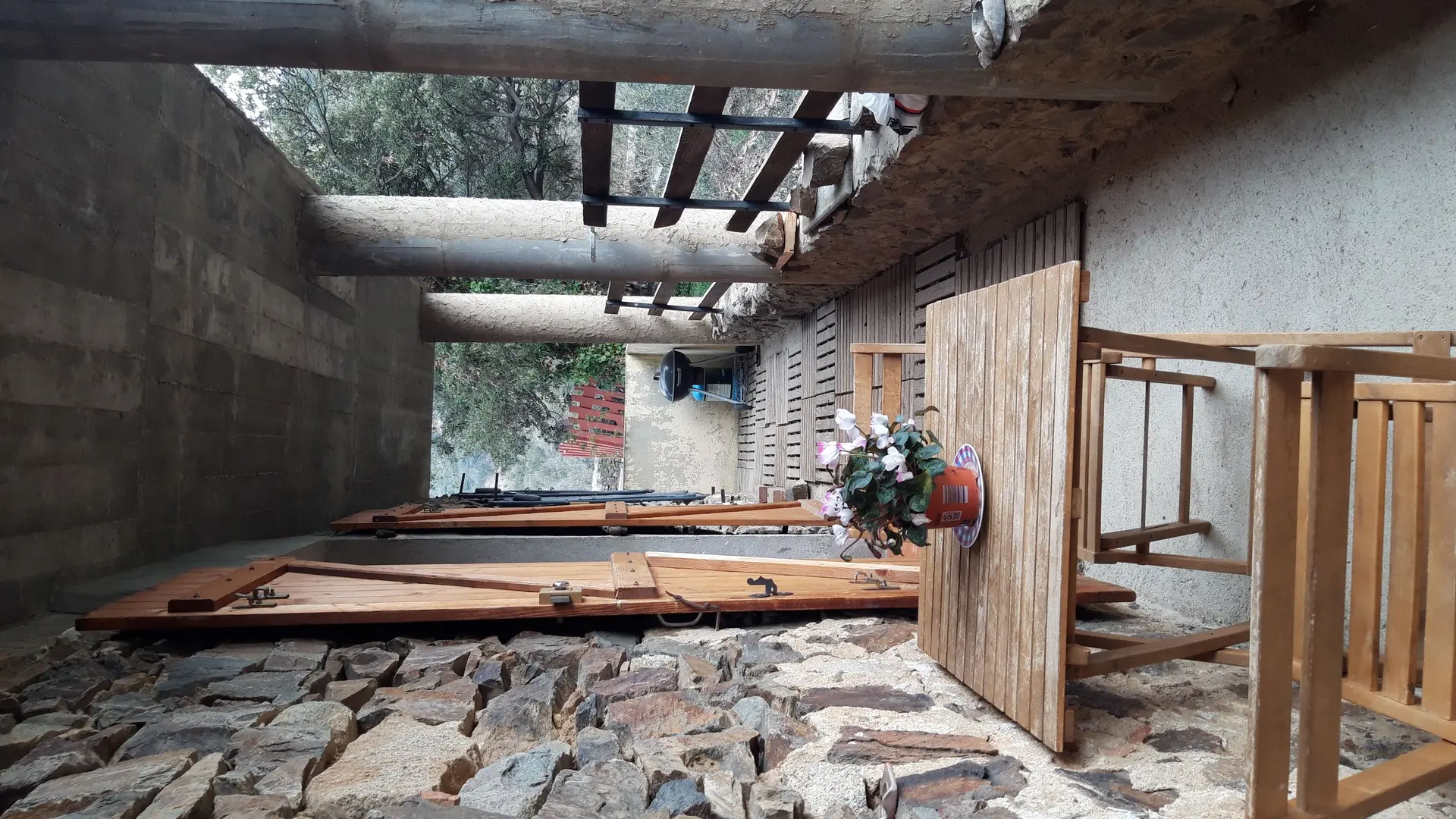 Terrasse avec salon de jardin