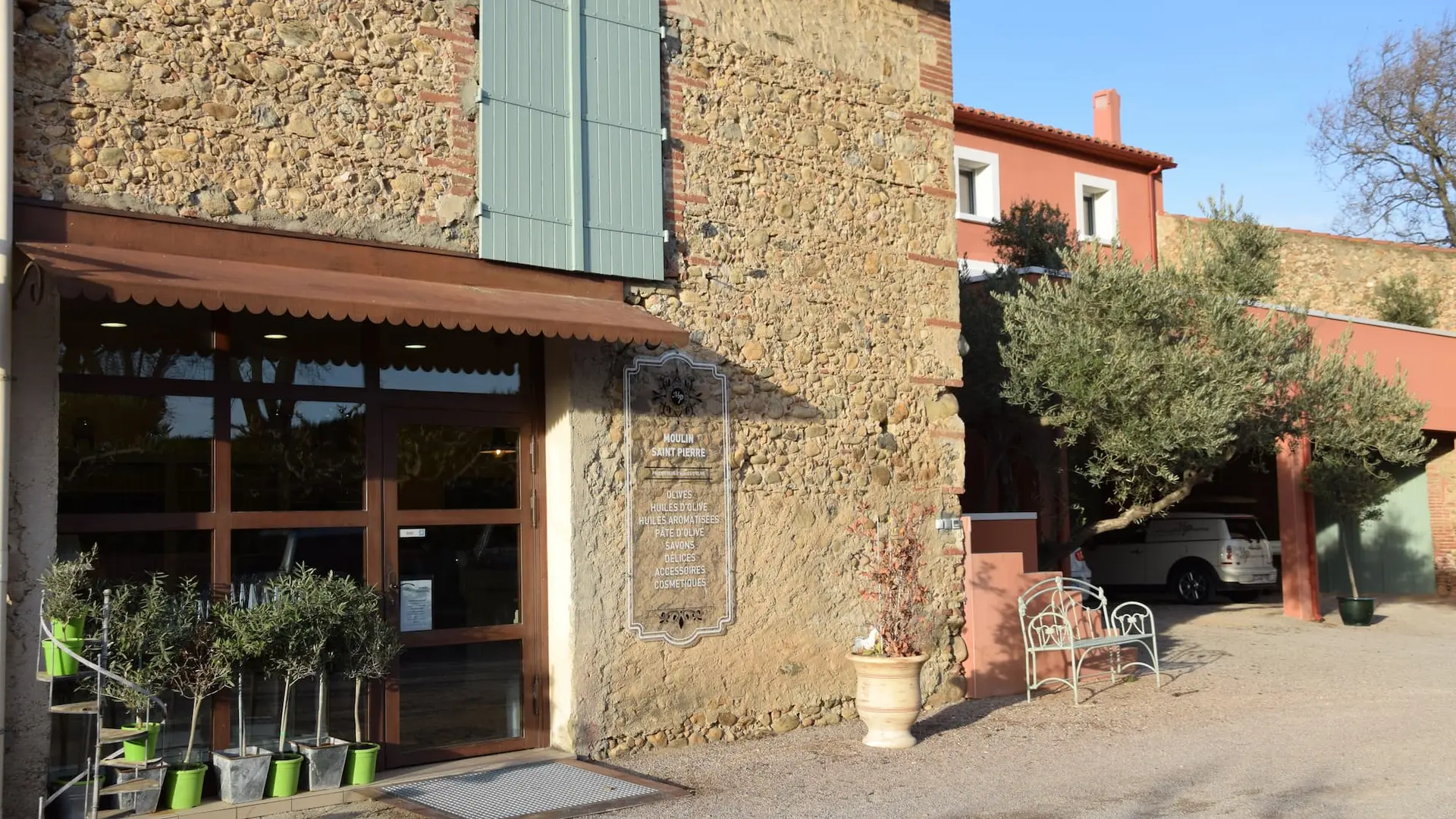 moulin-saint-pierre-entree-boutique-millas
