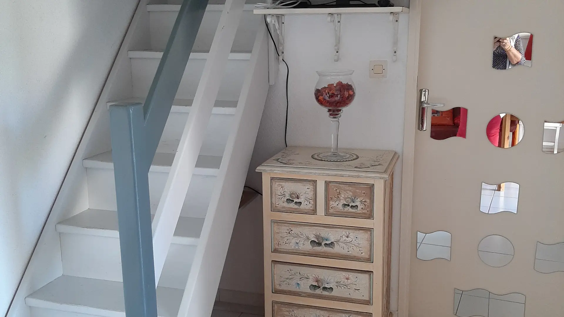 Escalier vers chambre à l'étage