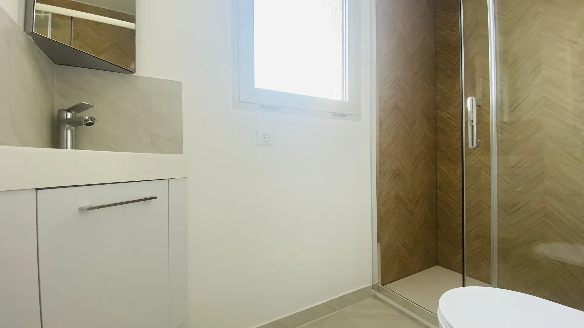 25. Salle d'eau 3 au 1er étage