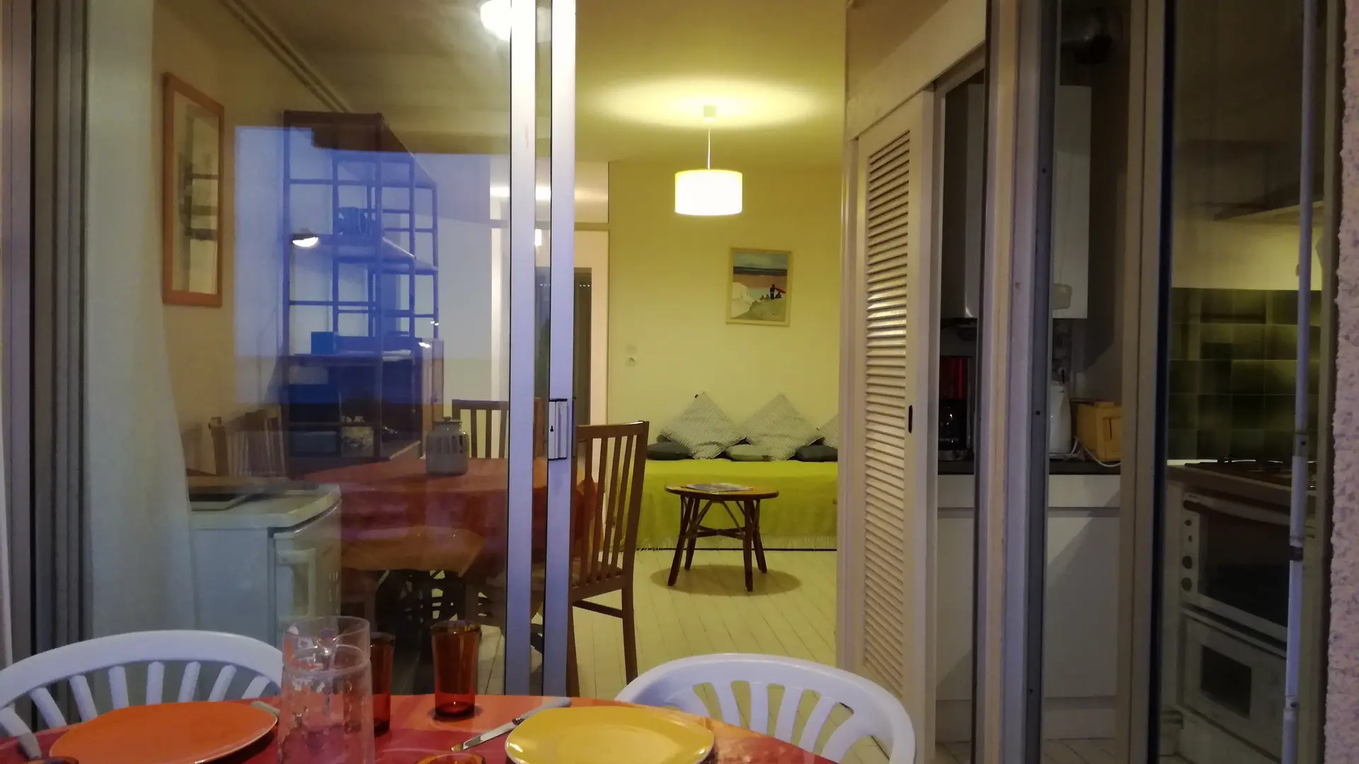 repas sur la terrasse ou à l'intérieur