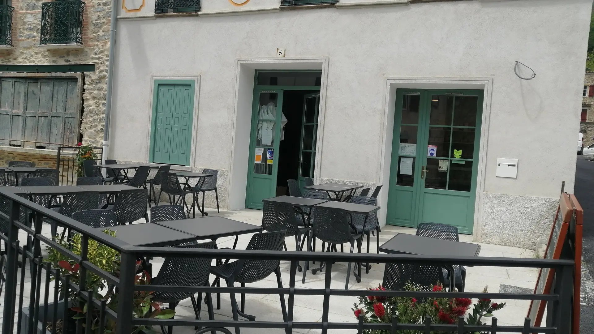 terrasse bistrot le tech