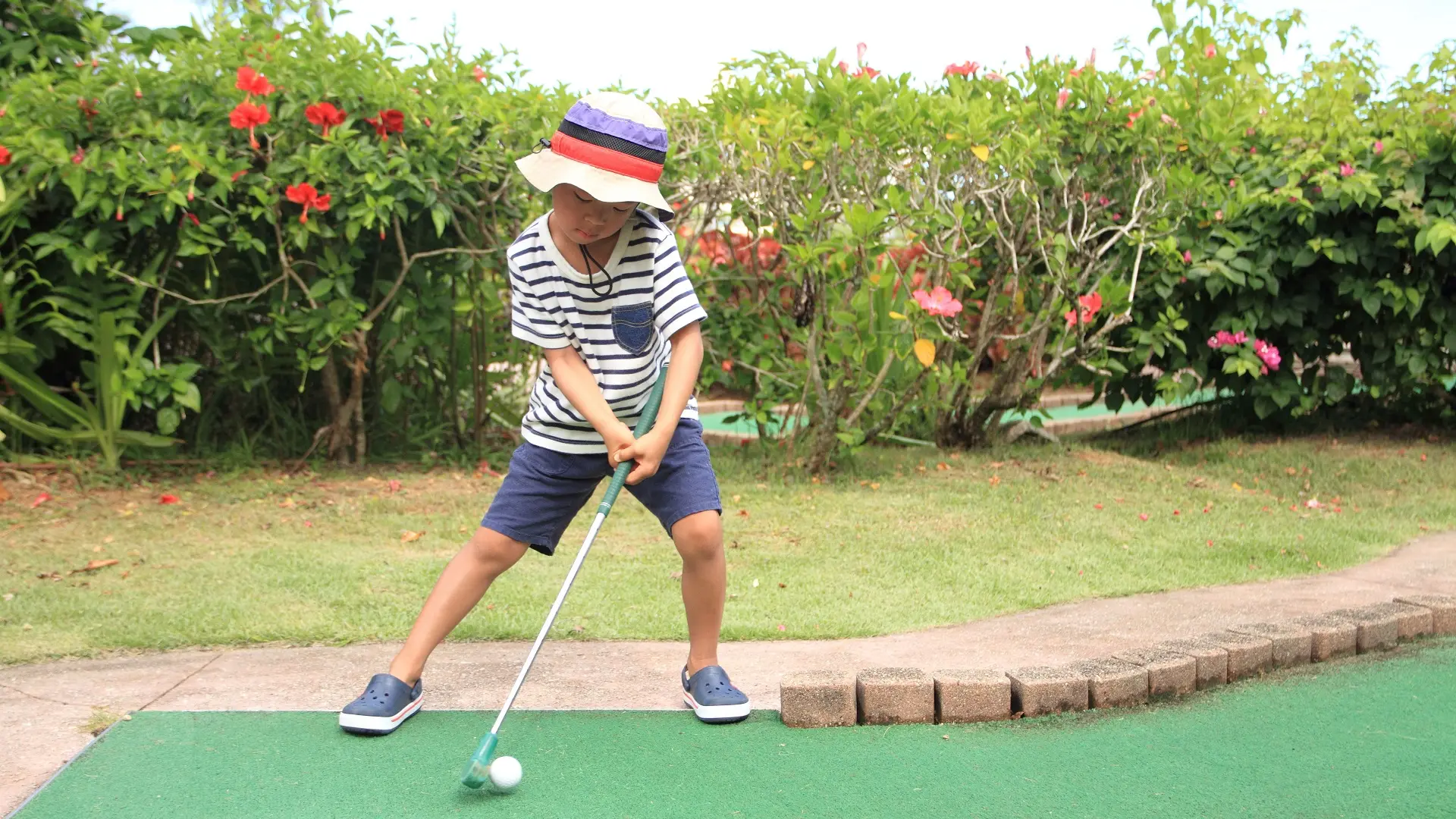 tropical golf 1920px