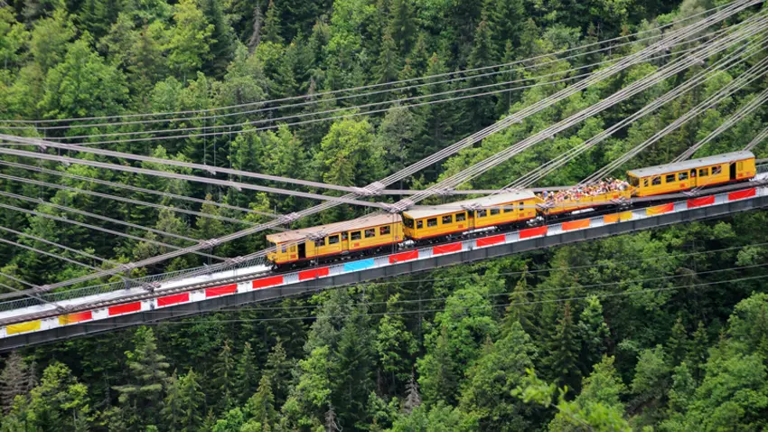 train_jaune_sur_pont_gisclard