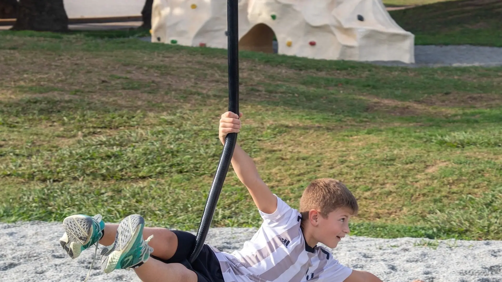 Tyrolienne et mur d'escalade