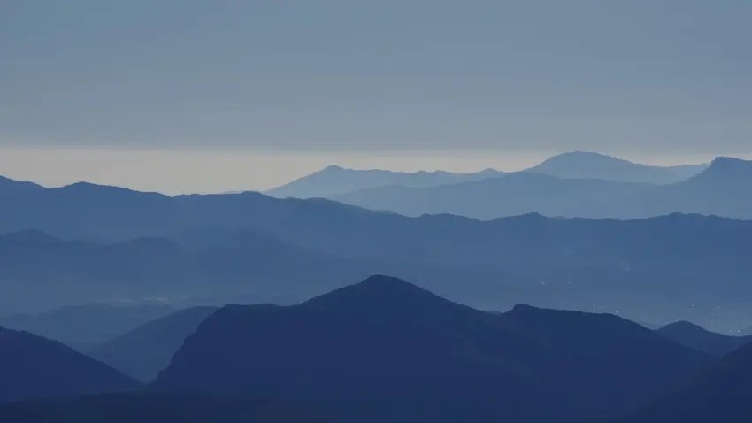 Au sud, les crêtes espagnoles au couchant_3
