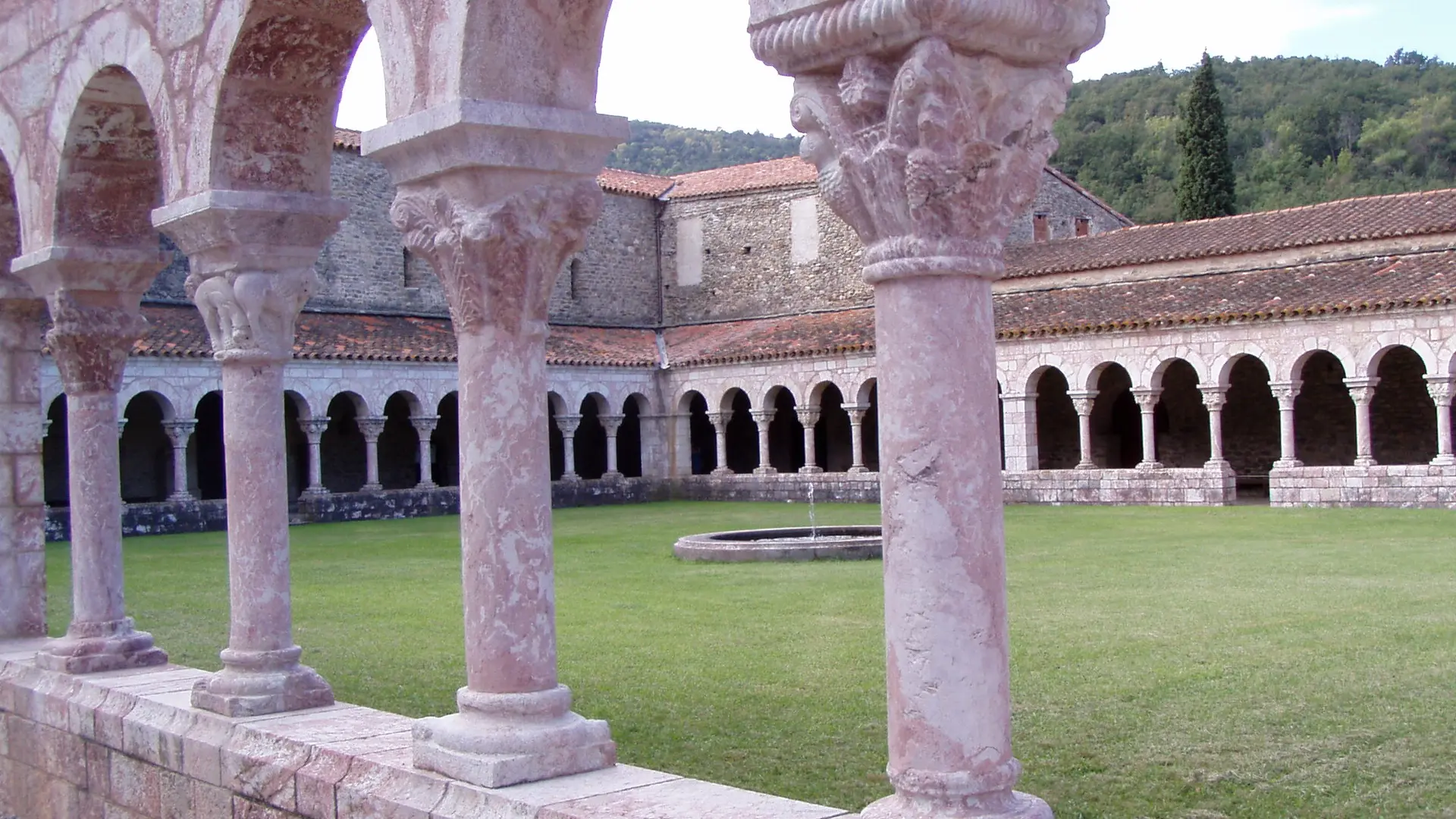 ABBAYE-SAINT-MICHEL-DE-CUXA--CONFLENTCANIGO--5-