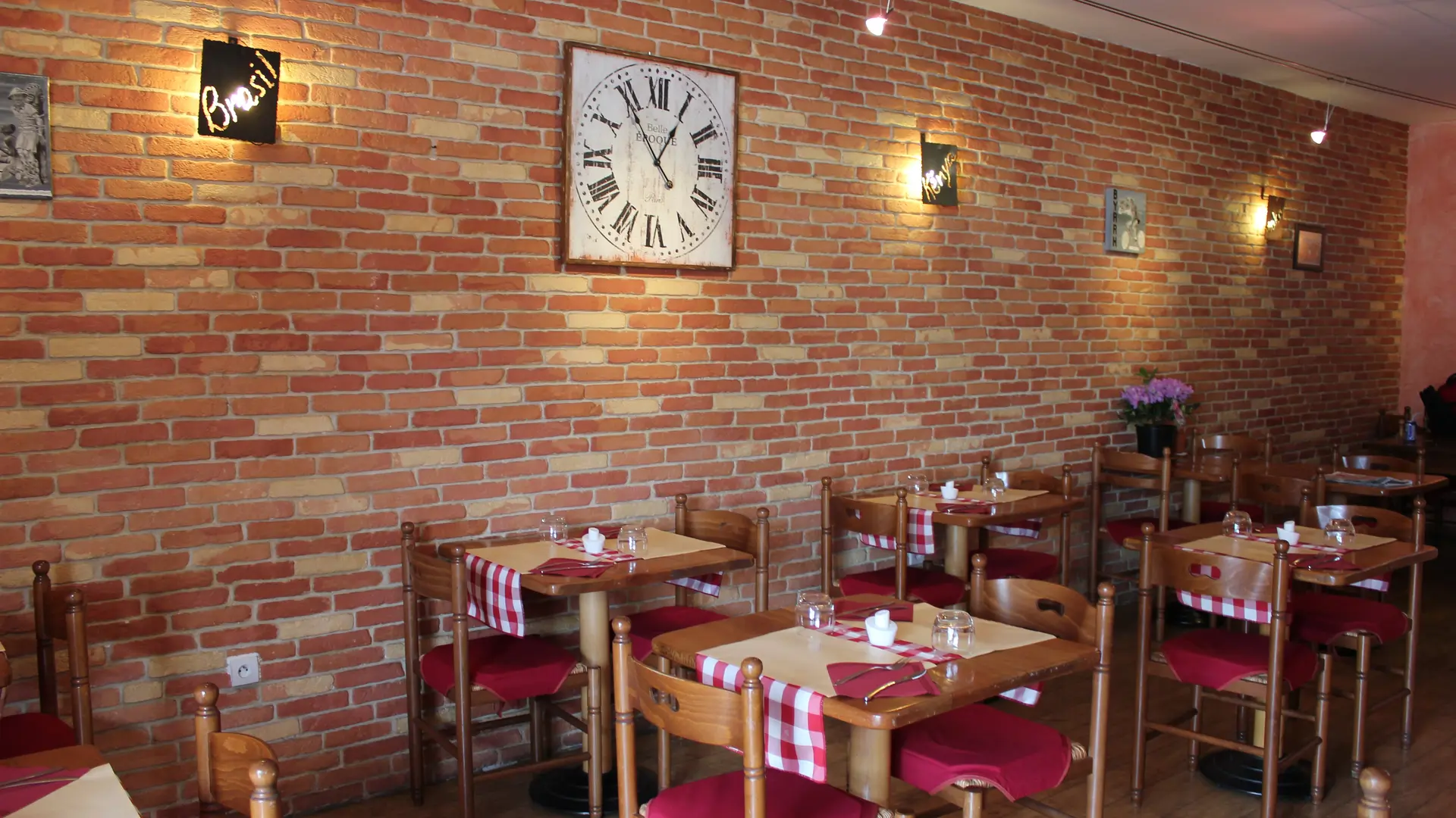 Aspres Thuir Creperie salle