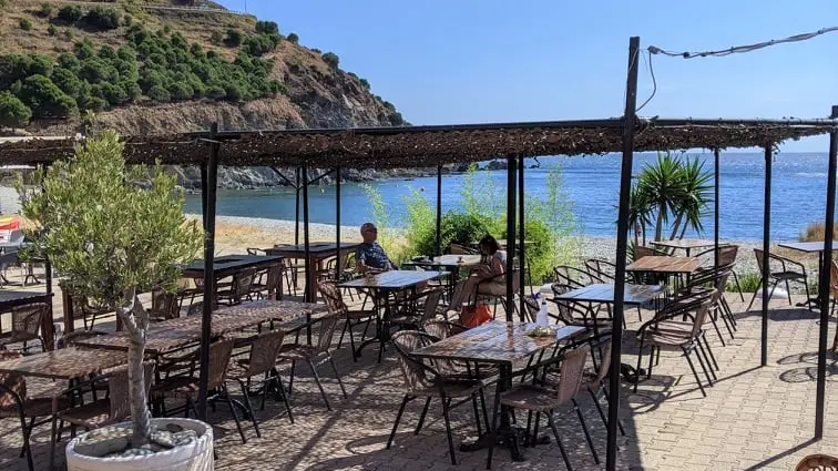 AU BOUT DU MONDE CERBERE