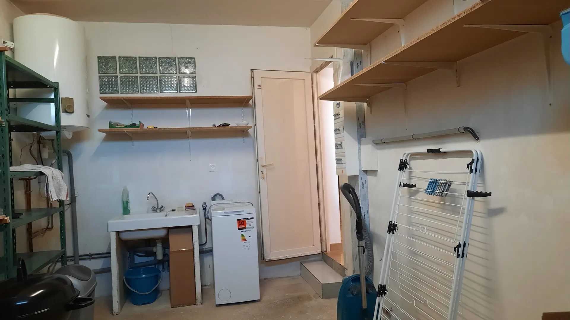 Buanderie dans petit garage