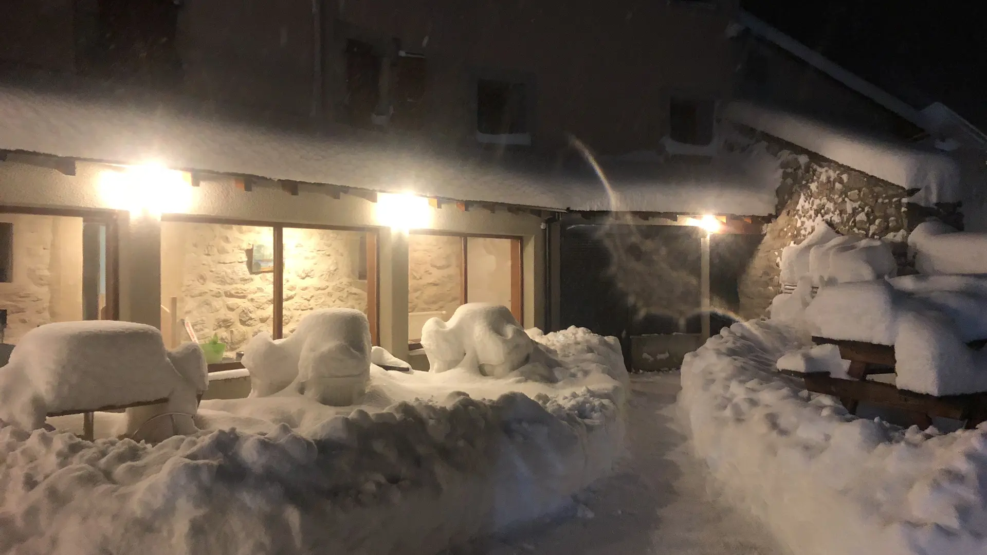 CAMPCARDO EXT NUIT 2