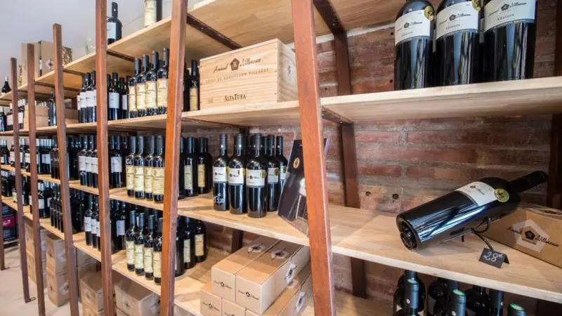 CAVE ARNAUD DE VILLENEUVE SALSES.3