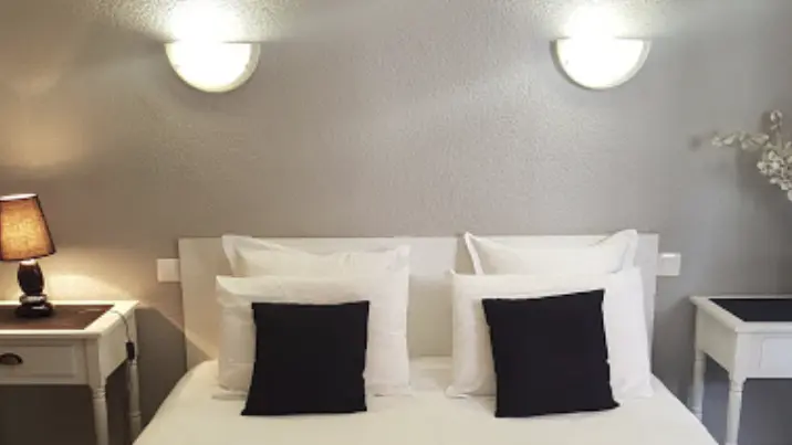 CHAMBRE DOUBLE HOTEL LES GLYCINES (3)