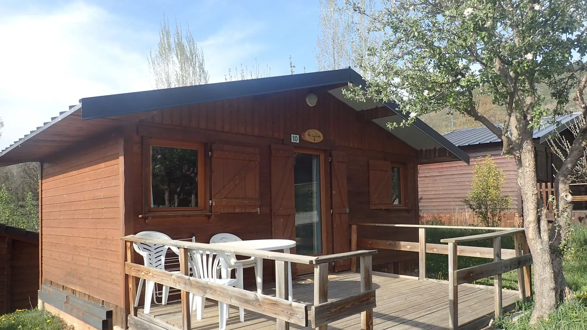 Camping_El_Pailles_1Chalet_à_louer_4_personnes_LUPIN_extérieur