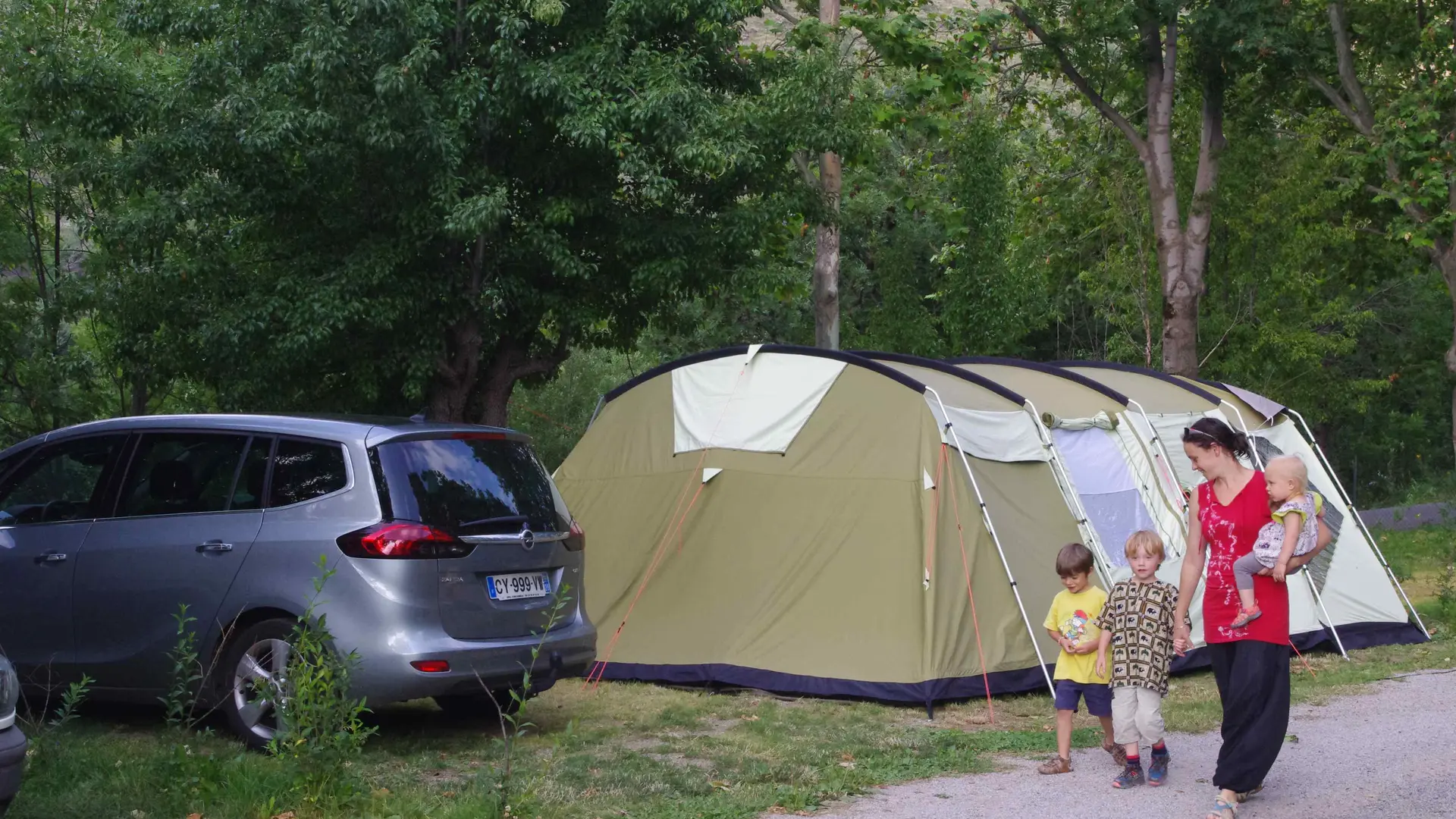 Camping_El_Pailles_Emplacement_grande_tente
