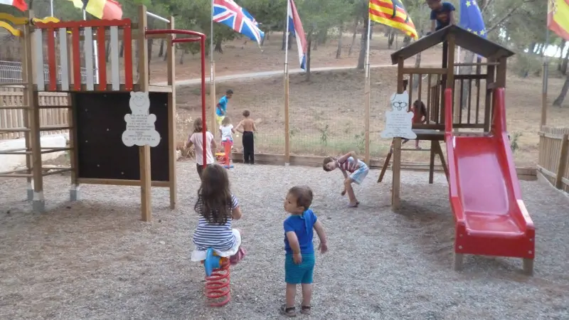 Camping Le Bois des Pins aire de jeux