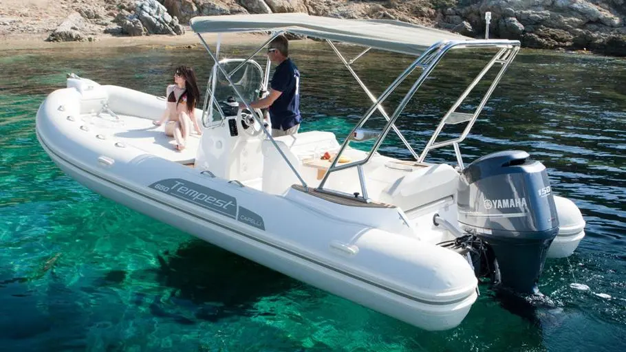 Cap Sur bateau moteur