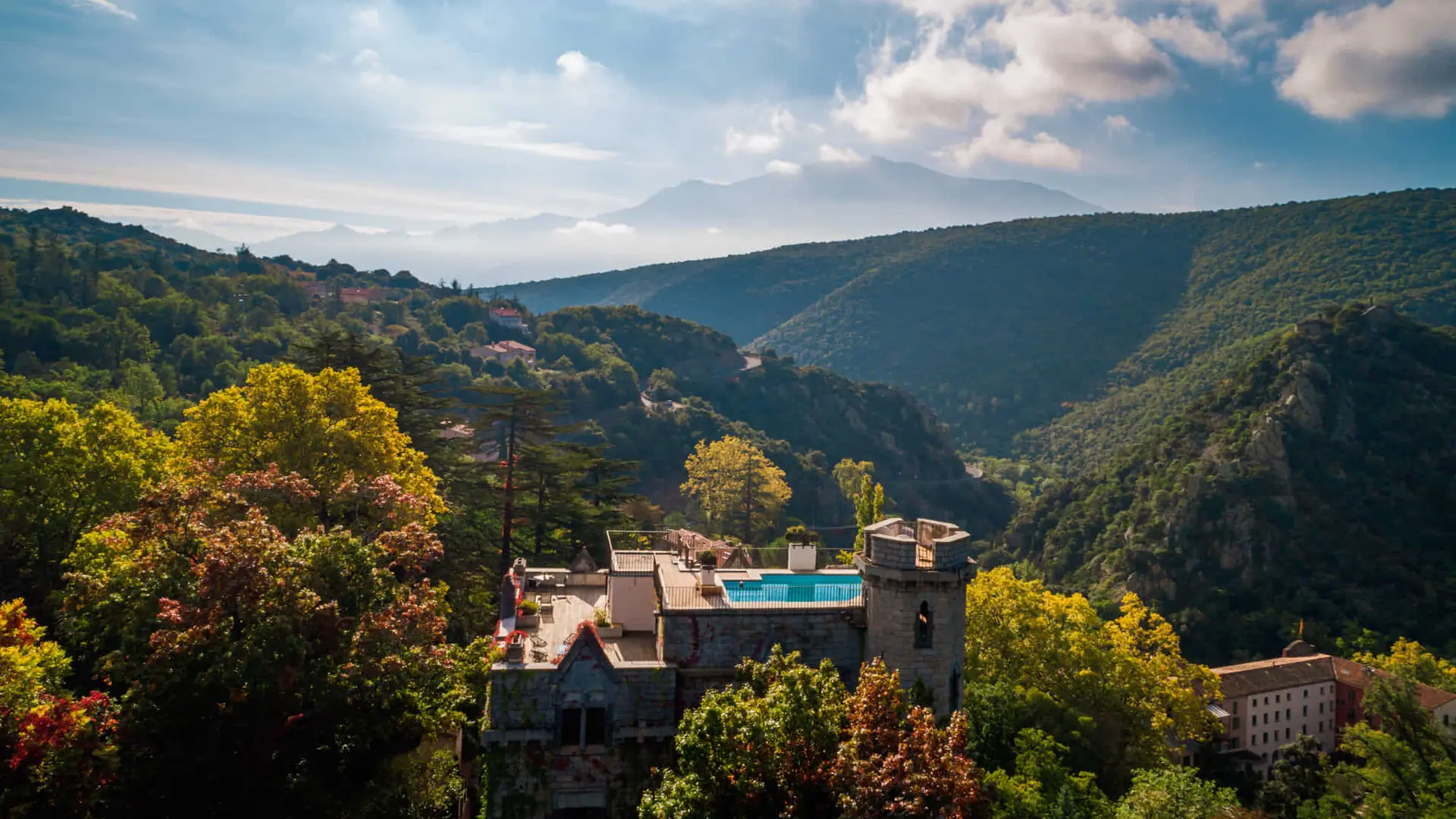 Château de Riell - Molitg-les-Bains (Pyrénées Orientales)- vue du domaine