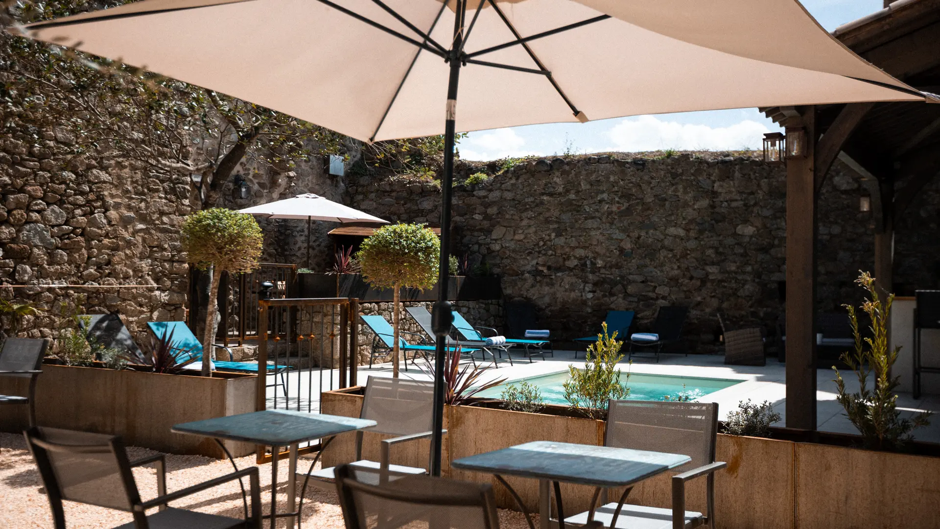 Coin répas detente jardin