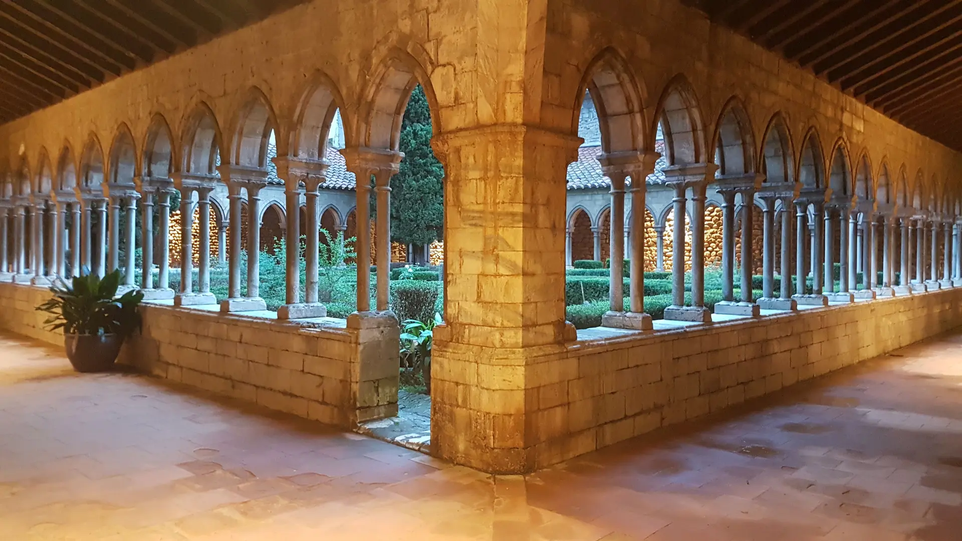 Cloître éclairé