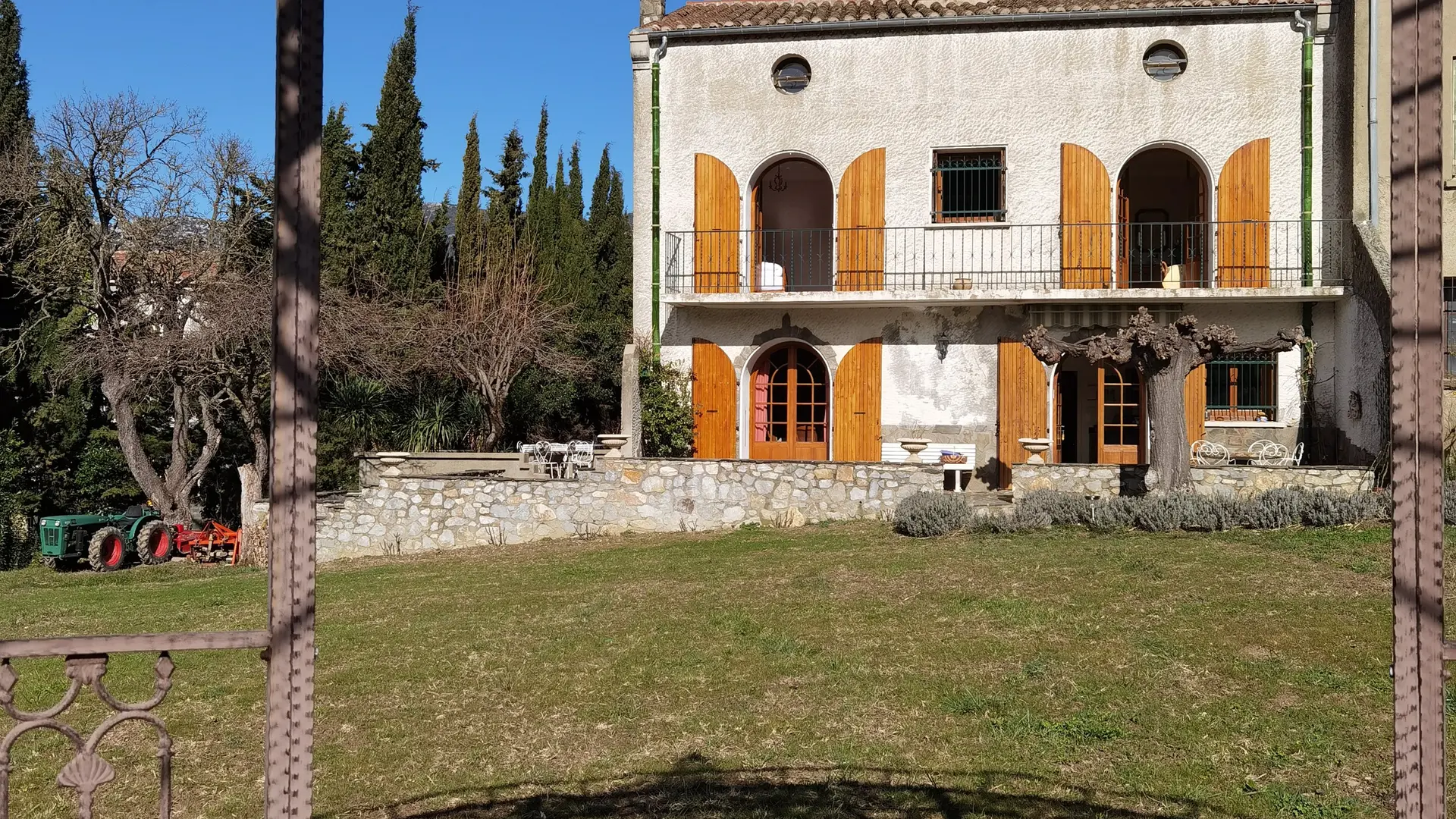 Clos de la Trille Vue de la Gloriette au Centre du parc