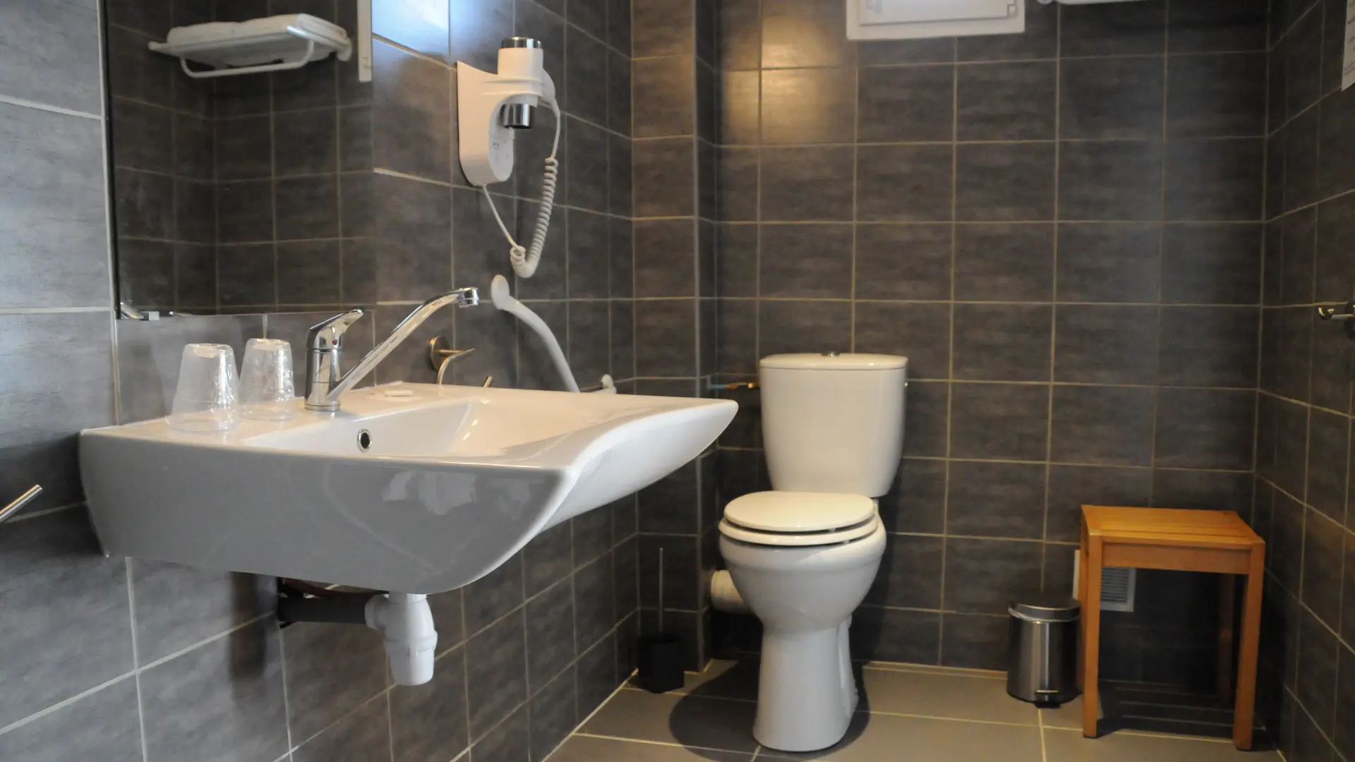 Salle de bain PMR (personne à mobilité réduite)