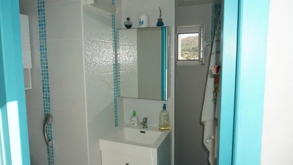 salle de bains n°1 douche à l'italienne et toilettes