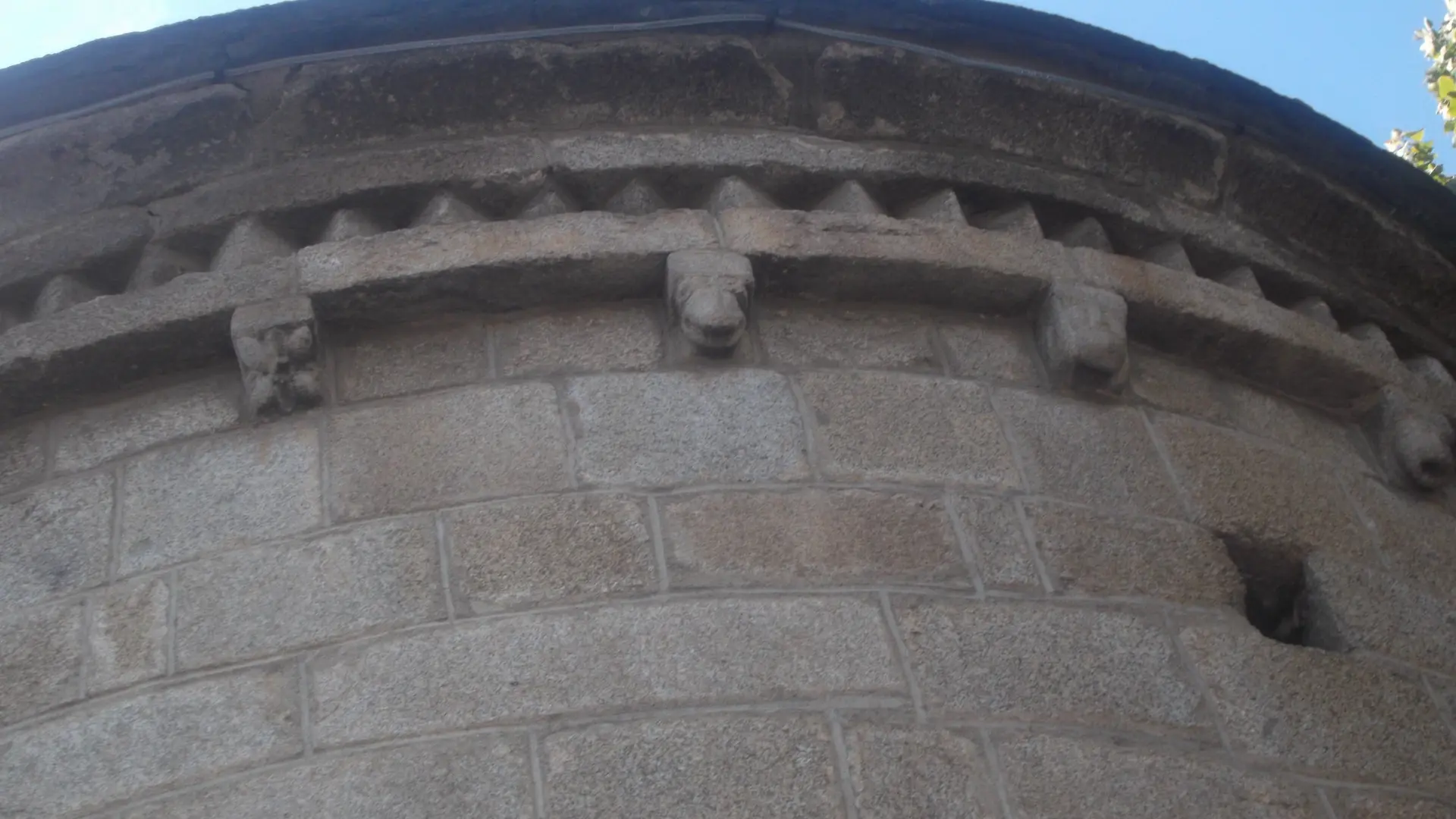 Eglise St Julien Estavar 2