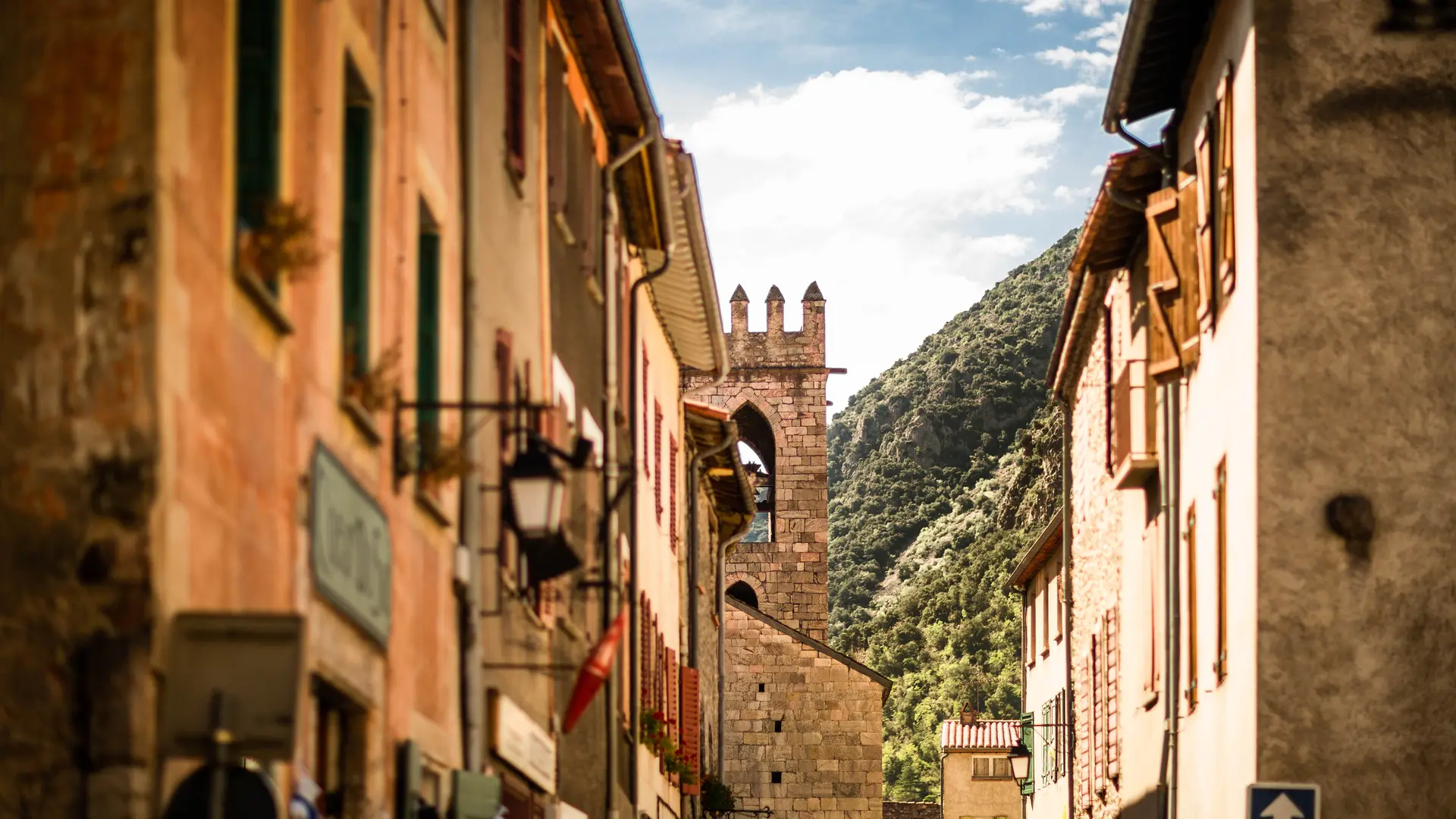 Dans l'enceinte de la cité fortifiée de Villefranche de Conflent, plus beau village de France crédit photo JC Milhet