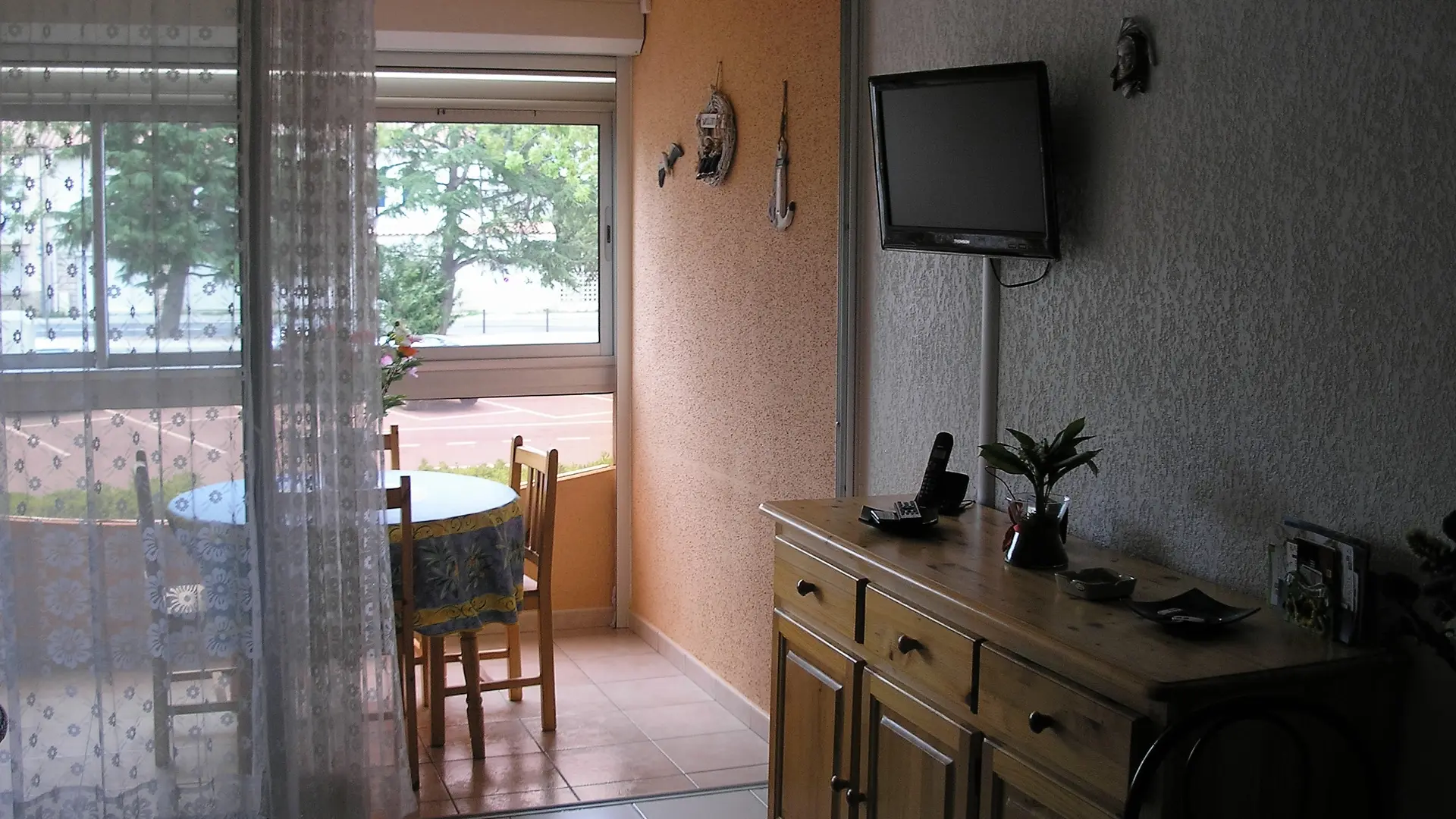 Depuis le coin cuisine vue vers la loggia