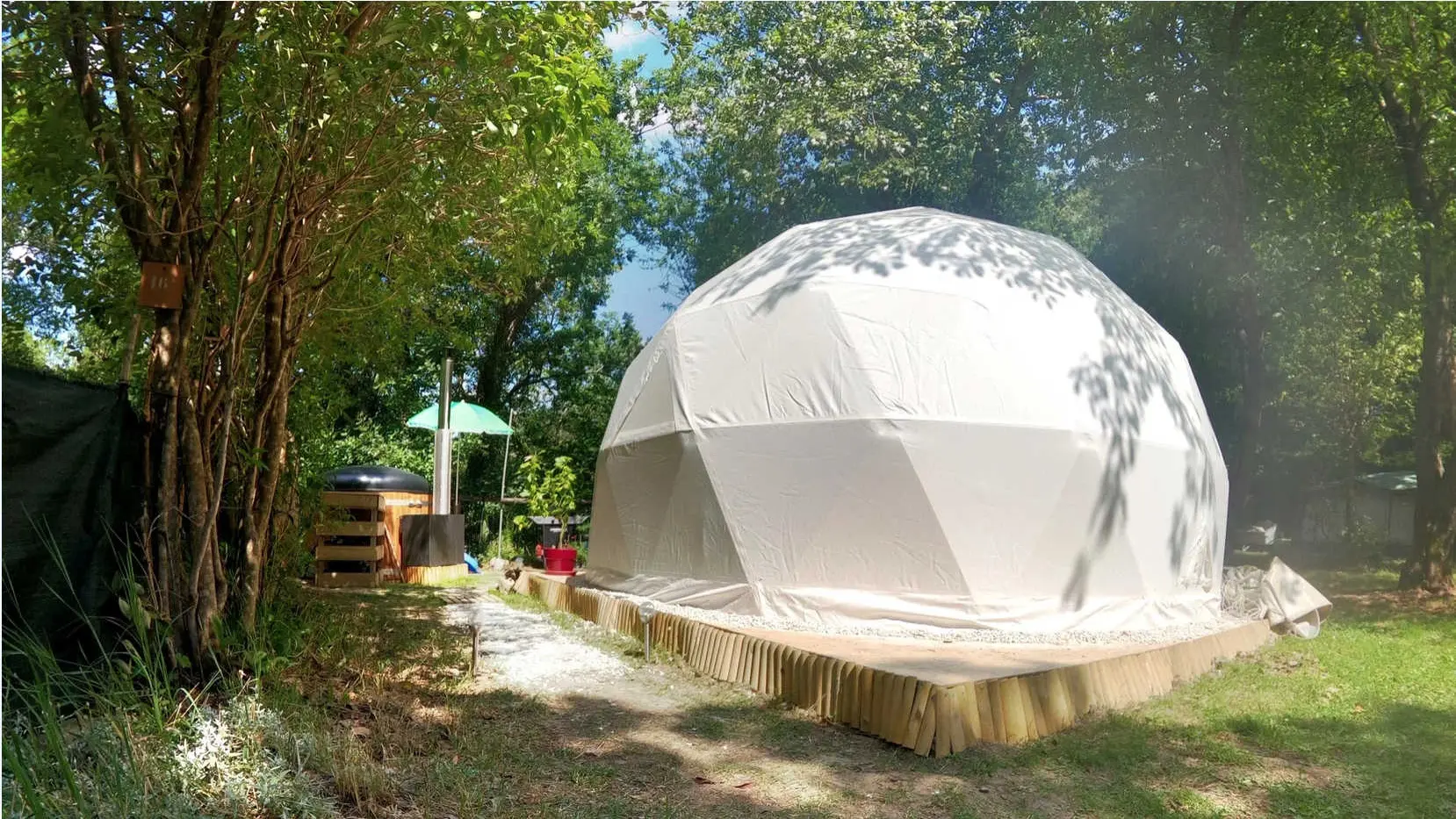 Dôme Buccolik hébergement insolite camping fontpédrouse